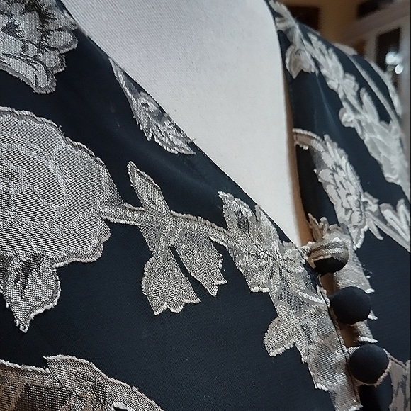 Semi-sheer button-up tunic top - Picture 3 of 8